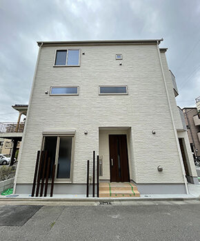 敷地16坪の2階建てを、3階建ての二世帯住宅に。